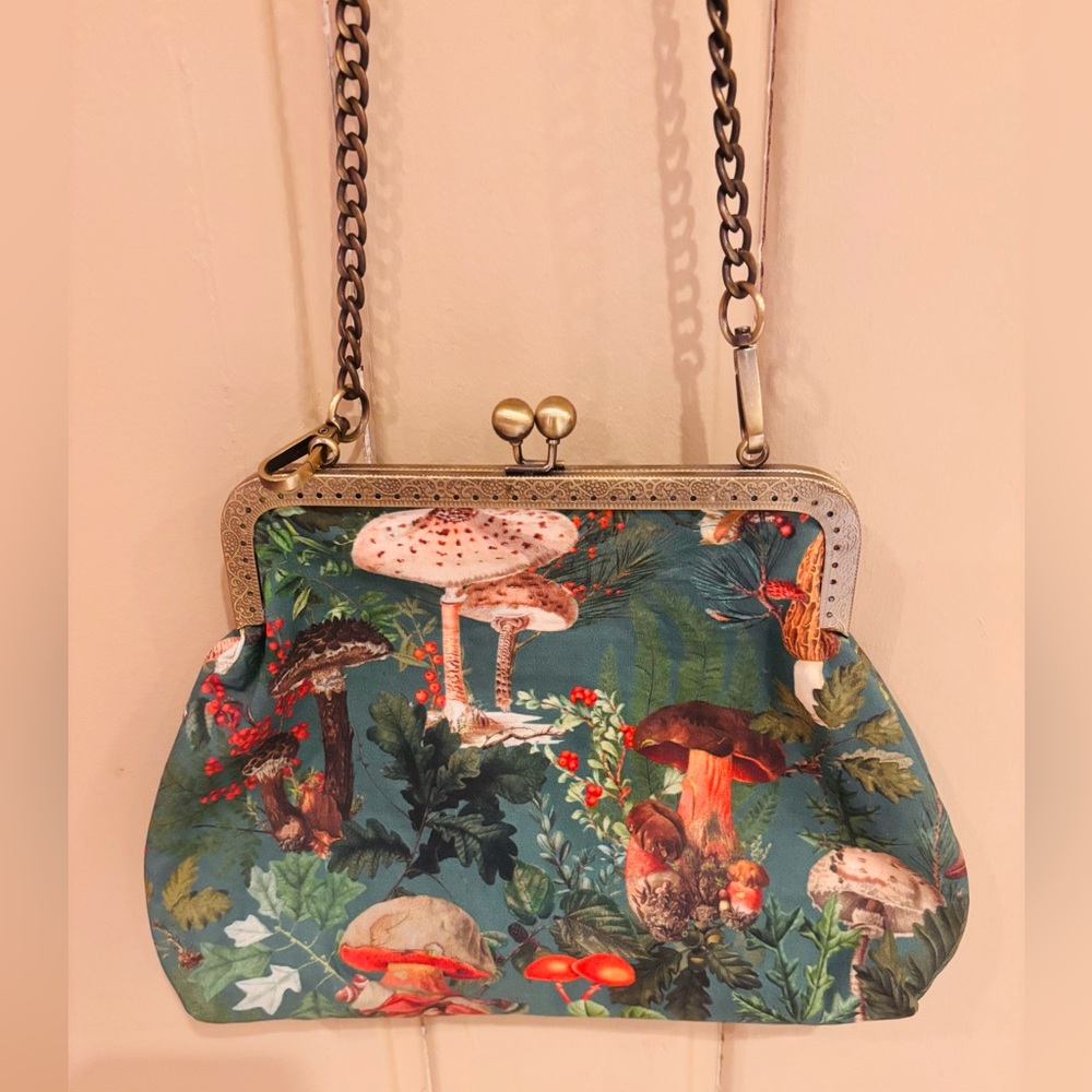 Floral Print Chain Strap Clutch